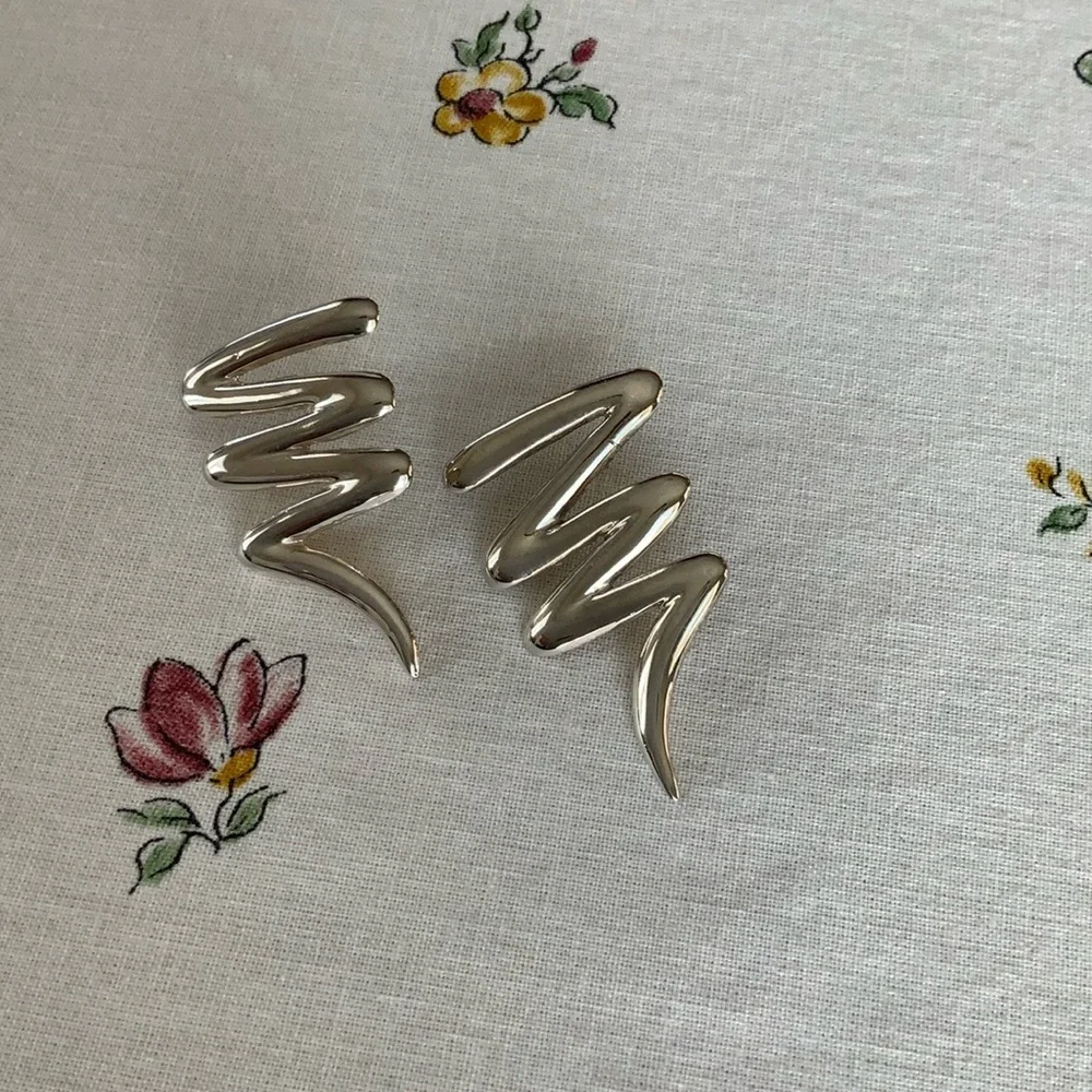 Bold Silver Wave ZigZag Earrings 80’s Pop Art - Picture 8 of 8